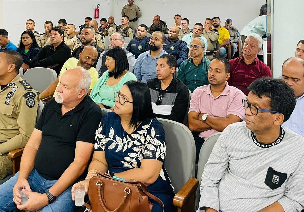 Camacã: Prefeito Paulo do Gás participa de reunião referente a estatística da violência na região

